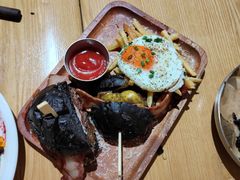 27&nbsp;牛肉汉堡-HELLO 27 意面·沙拉·帕尼尼