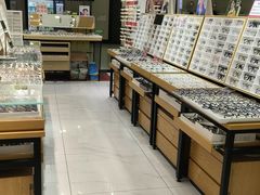 -美式眼镜·授权蔡司.依视路.尼康.豪雅.明月(人民广场店)