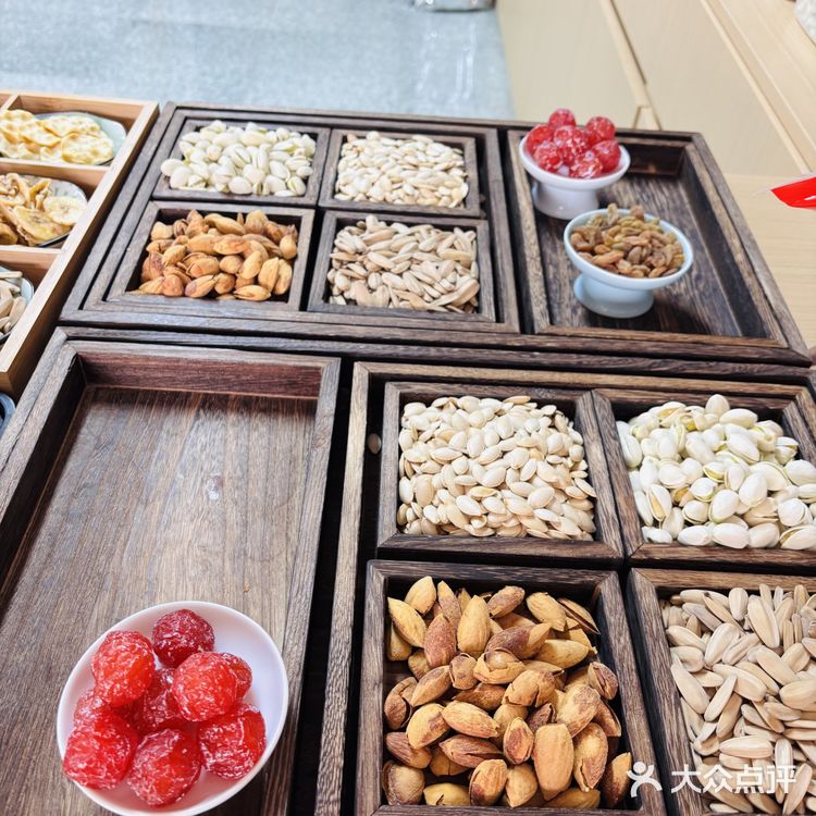 山顶观城好地方，周末休闲松心情