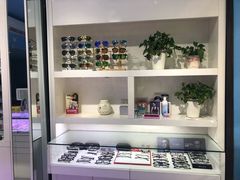 -提一眼镜·蔡司·依视路(小寨店)