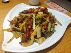 自制酸菜炒牛肉-宏记广东客家菜(丰汇店)