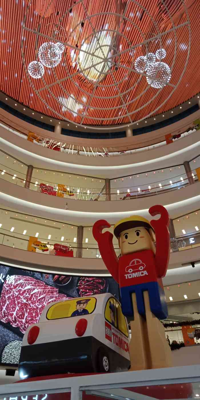 华采天地-"华彩天地的地理位置比较方便,靠近地铁口下.