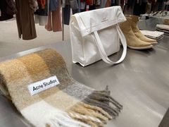 店内环境-Acne Studios(芮欧百货店)