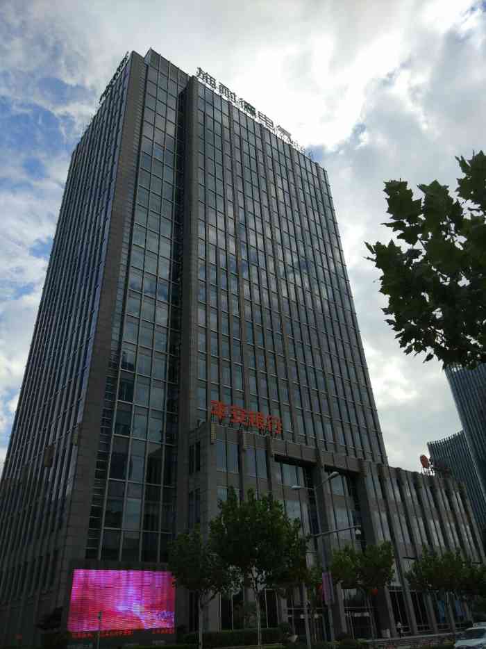 长风国际大厦-"第一次来,传说中的施耐德上海总部就在楼上.