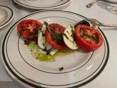 马苏里拉奶酪和牛排番茄-Wolfgang’s Steakhouse 沃夫冈牛排馆(上海白玉兰广场店)