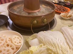 -洞庭洲·防空洞火锅·烧烤·铜锅涮肉(新百广场店)