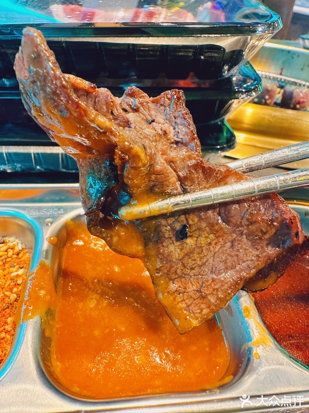 坠坠爱在这种半开放式的环境下炫无限烤肉啦🍖