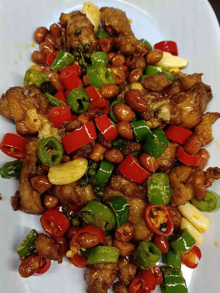 来的有点早所以在机场转了一圈4楼看到了外婆家正好有点饿就过来了四