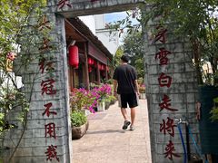 -头上红煨盐鸡乡村食府