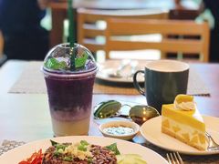 -Chom Cafe and Restaurant