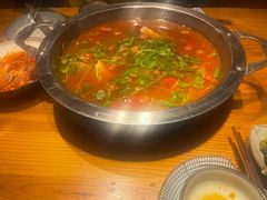 -野山舂·贵州现舂酸汤火锅(鸿通城店)