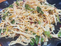 -果松木炭酸菜铜火锅·外婆参鸡汤