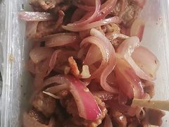 被洋葱包围得炒烤肉，你相信吗-右安门拉面