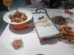 -嗨辣小聚·盘锦河蟹·海鲜烧烤龙虾(盘锦十年好店)