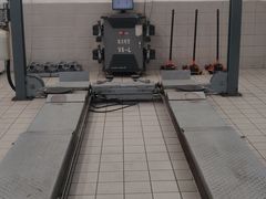 -杭州中沃沃尔沃4S店(滨江区店)