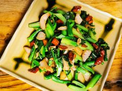 猪颈肉炒芥兰-缘生态云南菜·野生菌庭院餐厅(华侨城店)