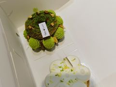 开心果树莓泡芙-Ten Olives甜点
