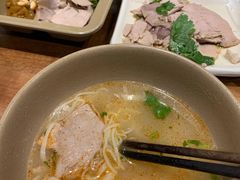 -亮亮面馆(经六路店)