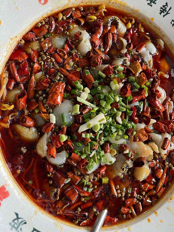 田波泡椒牛蛙(达升路老店)-"「重庆泡椒牛蛙」三个人点了一份,先吃吃