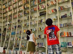 -钟书阁(松江泰晤士小镇店)