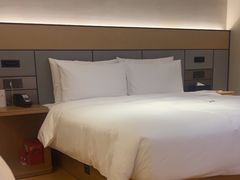-全季酒店(重庆李子坝牛角沱地铁站店)