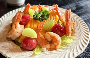 Fresh Mango Shrimp Salad
