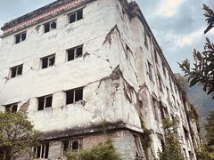 -四川汶川特大地震漩口中学遗址
