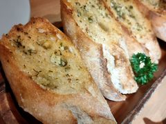 蒜蓉法包-Lia Cafe Bar Restaurant松山咖啡屋