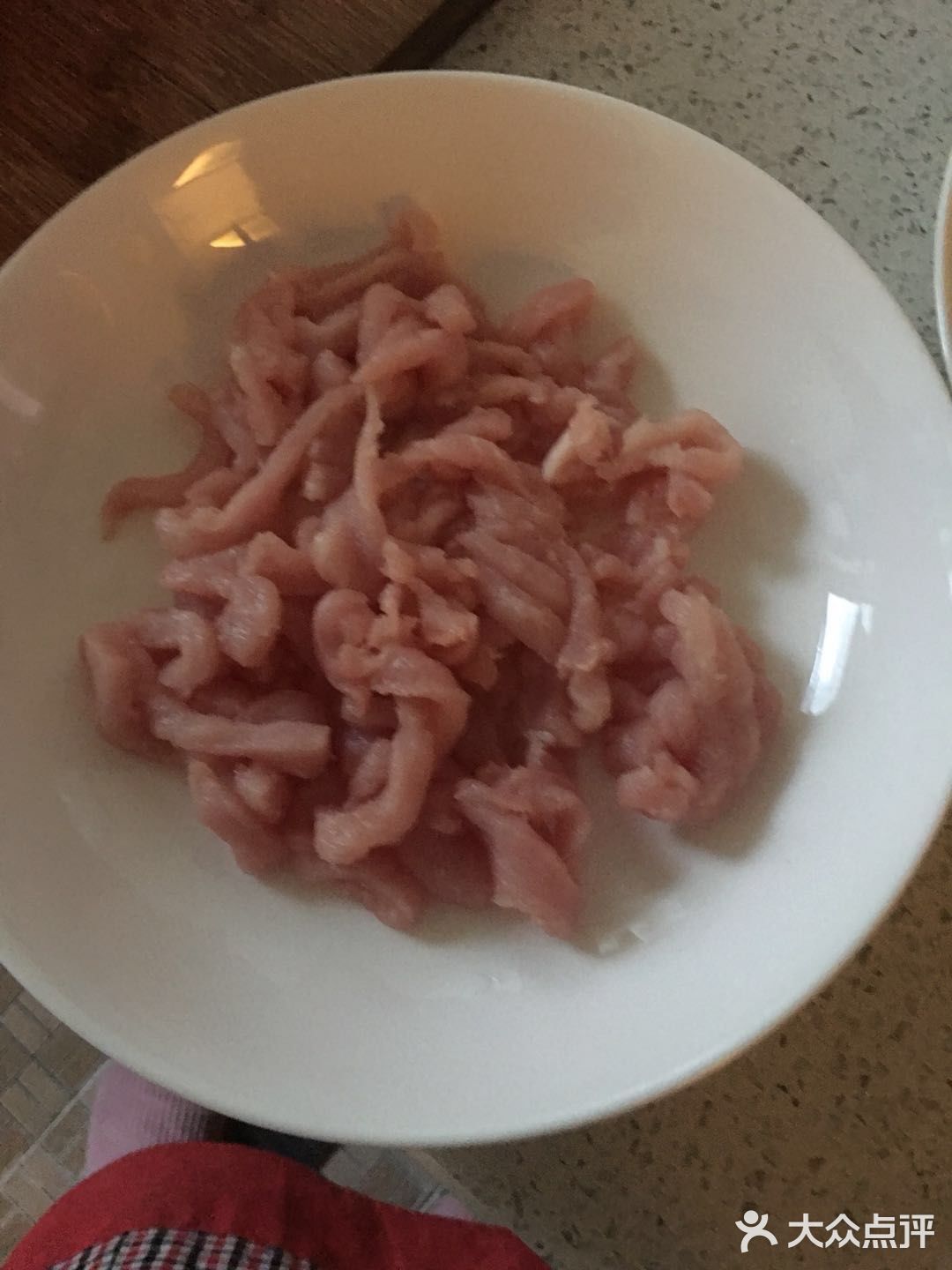 香喷喷热腾腾的蒜苗炒肉丝