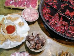 -渝嘴小老弟老火锅(华新村店)