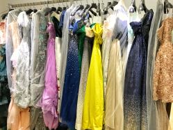 -觅白婚纱礼服馆