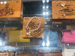 -伦敦比斯特购物村