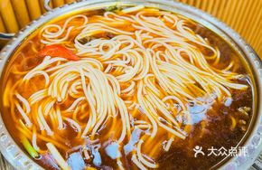 Beef Stewed Noodles in Small Pot