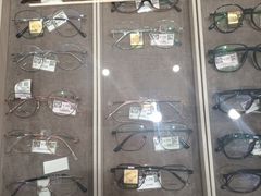 -博士眼镜集团石人工眼镜(虹口万泰店)