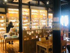 -猫的天空之城概念书店(杭州南宋御街店)