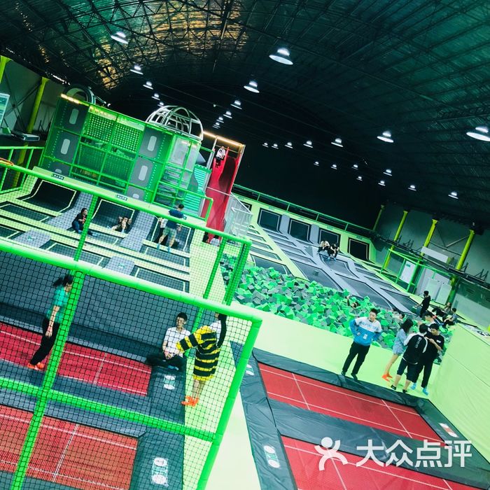 空气工厂蹦床馆