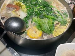 -尚尚仙·酸汤猪手·猪肚鸡火锅(华联万柳购物中心店)