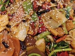 -愉肴麻辣香锅(中北镇店)