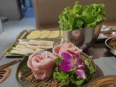 -围炉肉舍•炭烤活鳗•丹东海鲜烤肉(步行街店)