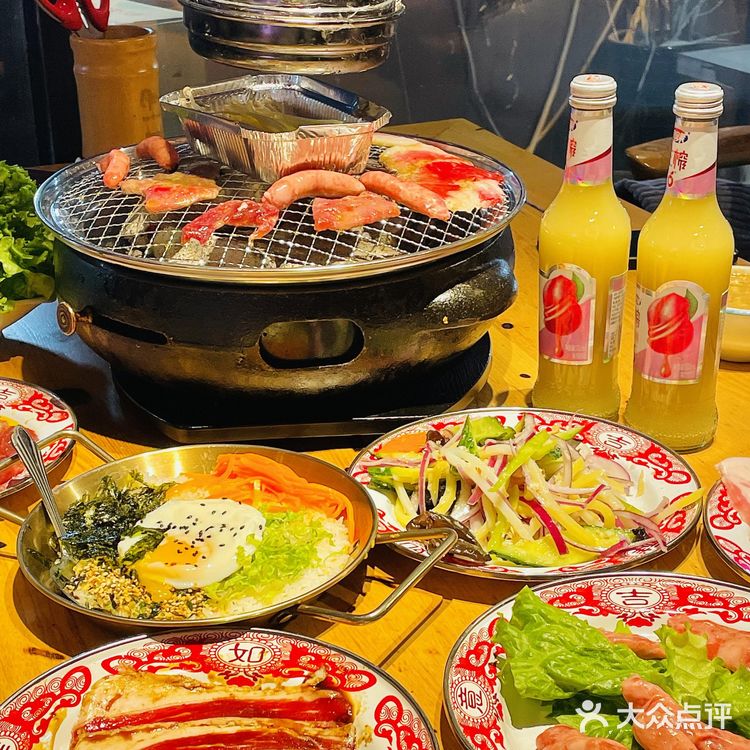 有套餐肉菜都有了，双人套餐才几十块 四荤四素吃得很爽