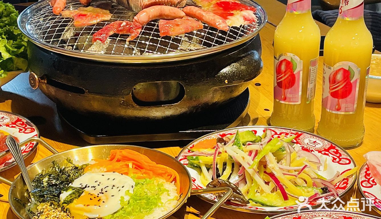 有套餐肉菜都有了，双人套餐才几十块 四荤四素吃得很爽