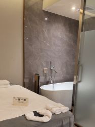 -香港倾城国际·美容美体中心