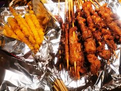 -何师烧烤·小龙虾·江湖川菜·精酿啤酒(成温店)