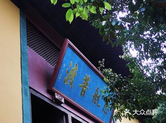 里面有很多庙堂 因为我们没有导游