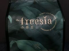 -小苍兰风铃草·礼物蛋糕(沈阳店)