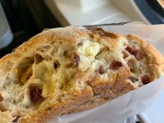 招牌三角芝士面包-Juicy Bakery(大学路店)