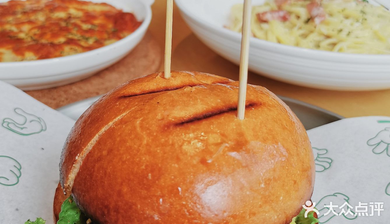 LAZZY BURGER, NICE TO EAT U.