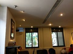 靠窗位-星巴克臻选(广州沙面店)