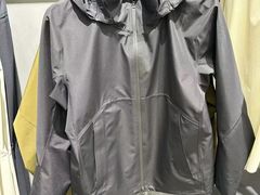 -迪桑特DESCENTE(青岛山东路万象城店)