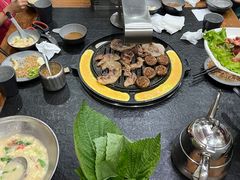 -七甲山烤肉(长白山奇石山珍根艺一条街店)